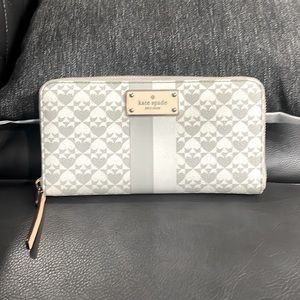 Kate Spade Place Neda Logo Wallet Gray Pebbled Leather. AUTHENTIC ♠️